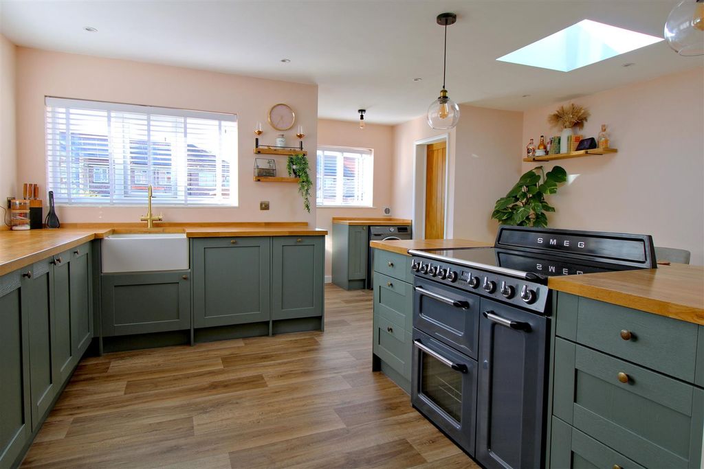 Property photo 2 of 29 Kitchen
