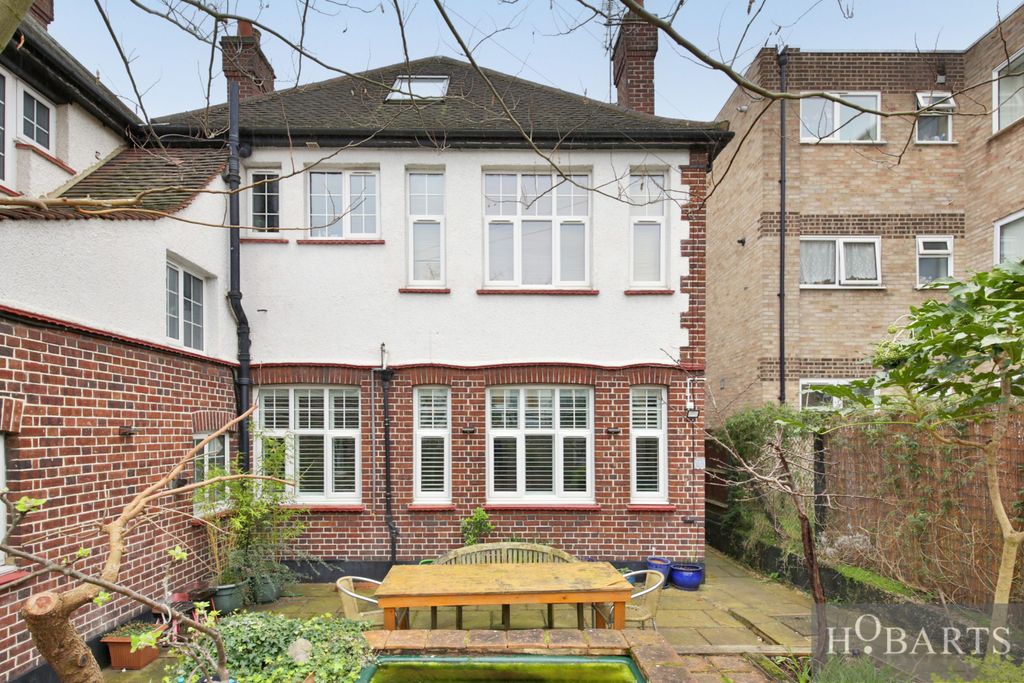 Property photo 1 of 14 Beautifully Presented 2 Bedroom Ground Floor Maisonette For Sale With Own Section Of Rear Garden.
