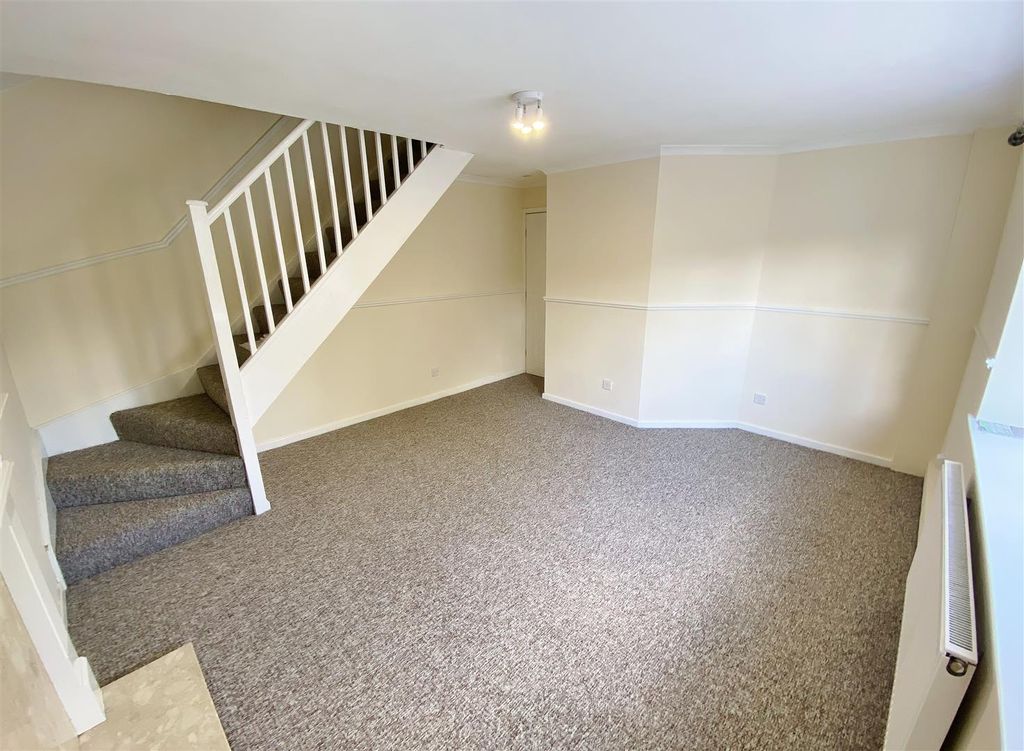 Property photo 2 of 7 Lounge