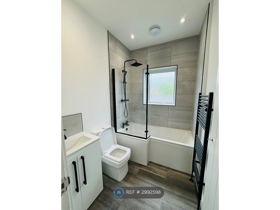 Property photo 2 of 12 Bathroom