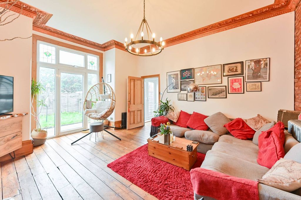 Property photo 2 of 23