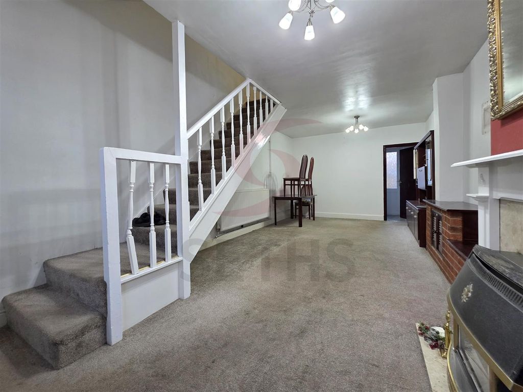 Property photo 3 of 10 Lounge/Diner