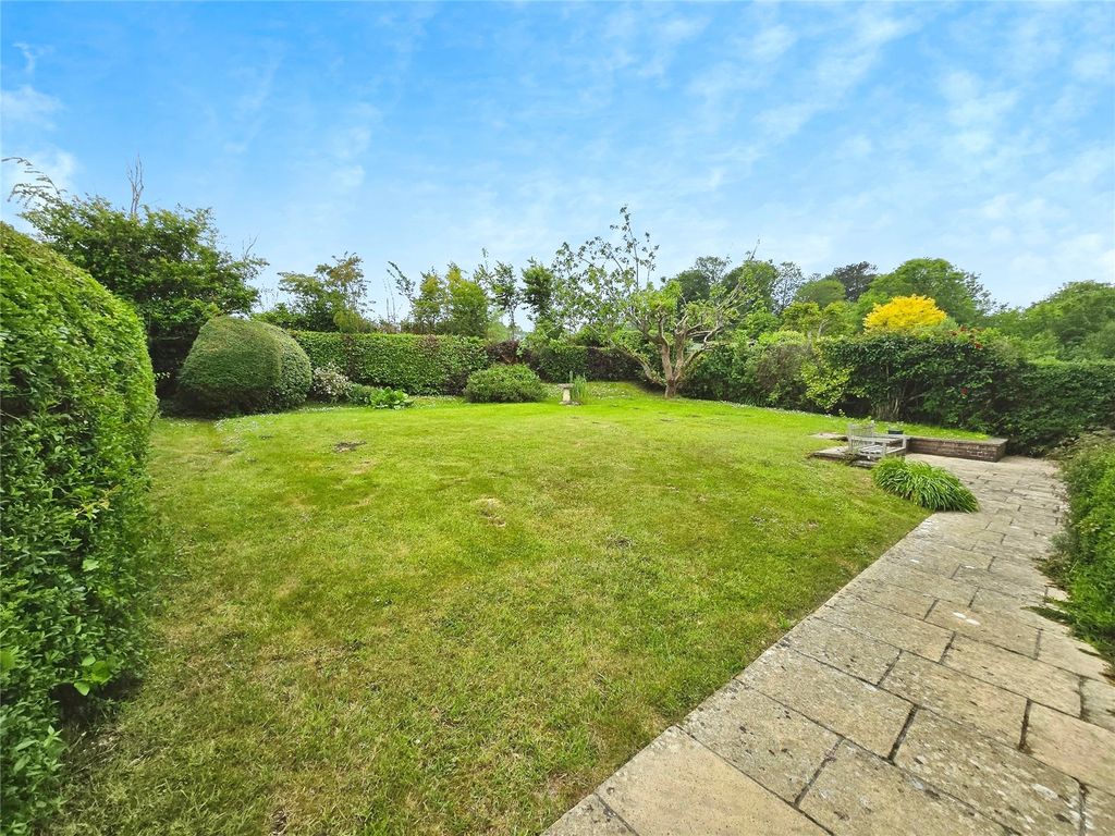 Property photo 2 of 18 Garden