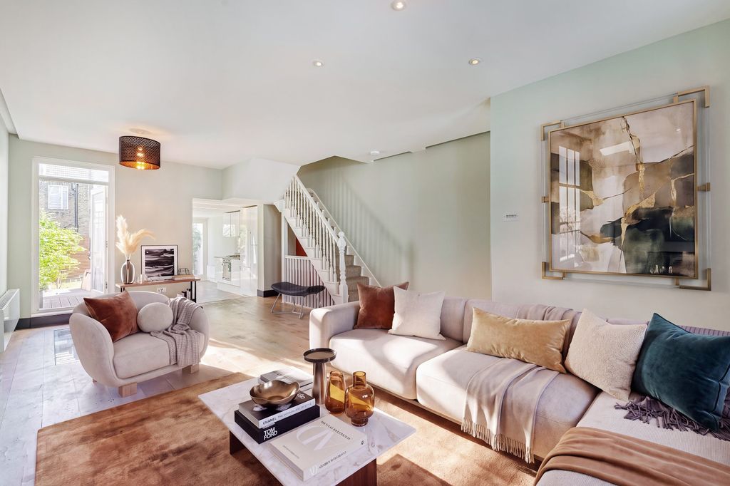 Property photo 2 of 18 Reception Room