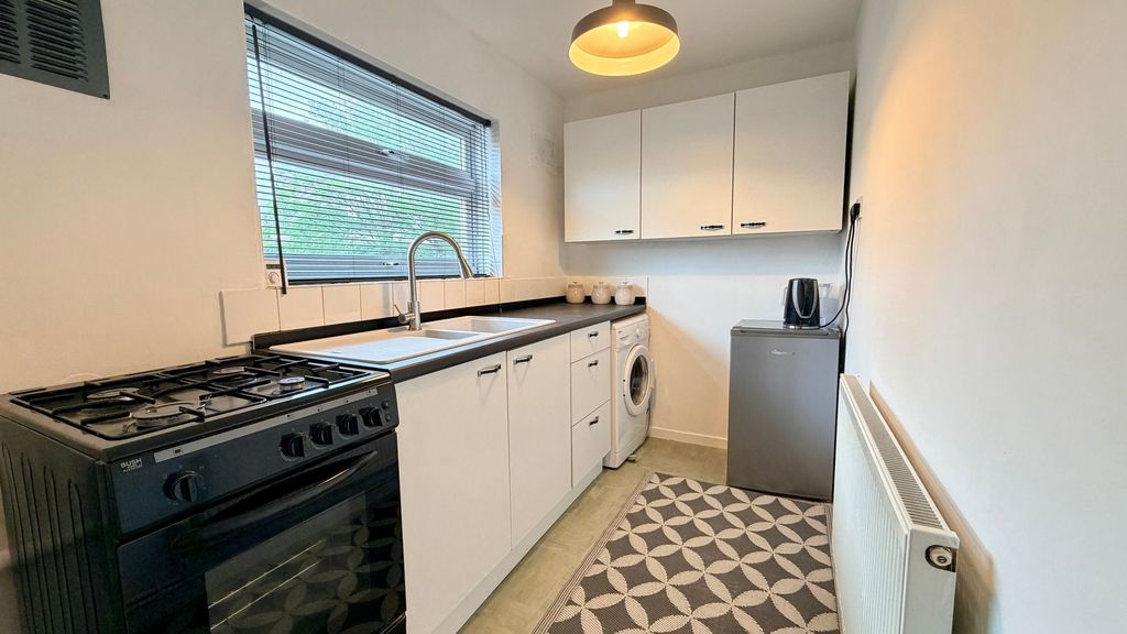 Property photo 2 of 6 Kitchen
