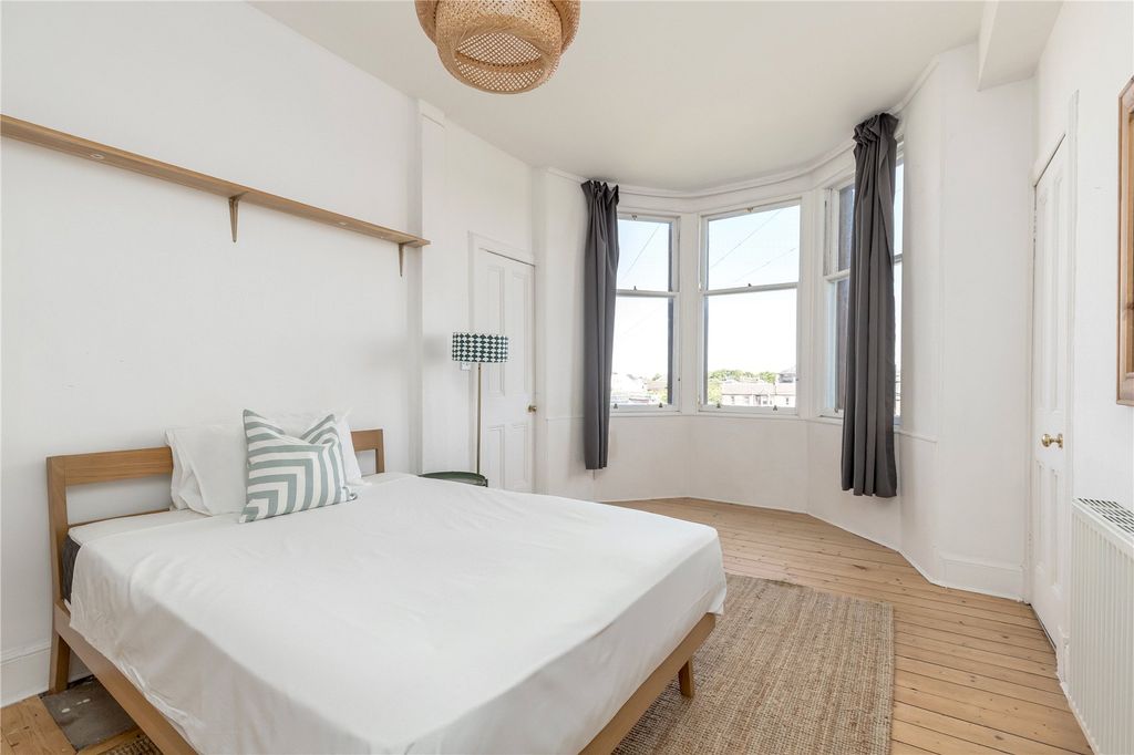 Property photo 2 of 21 Piershill Terrace 7
