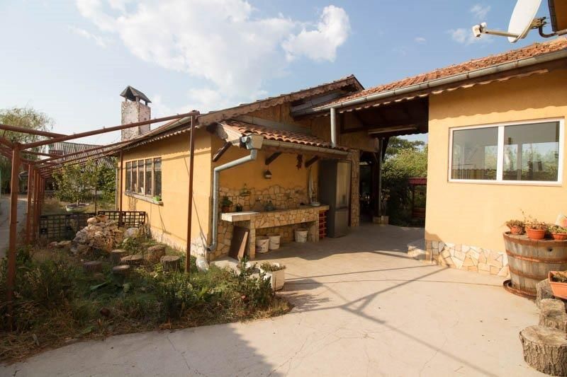 Property photo 1 of 9