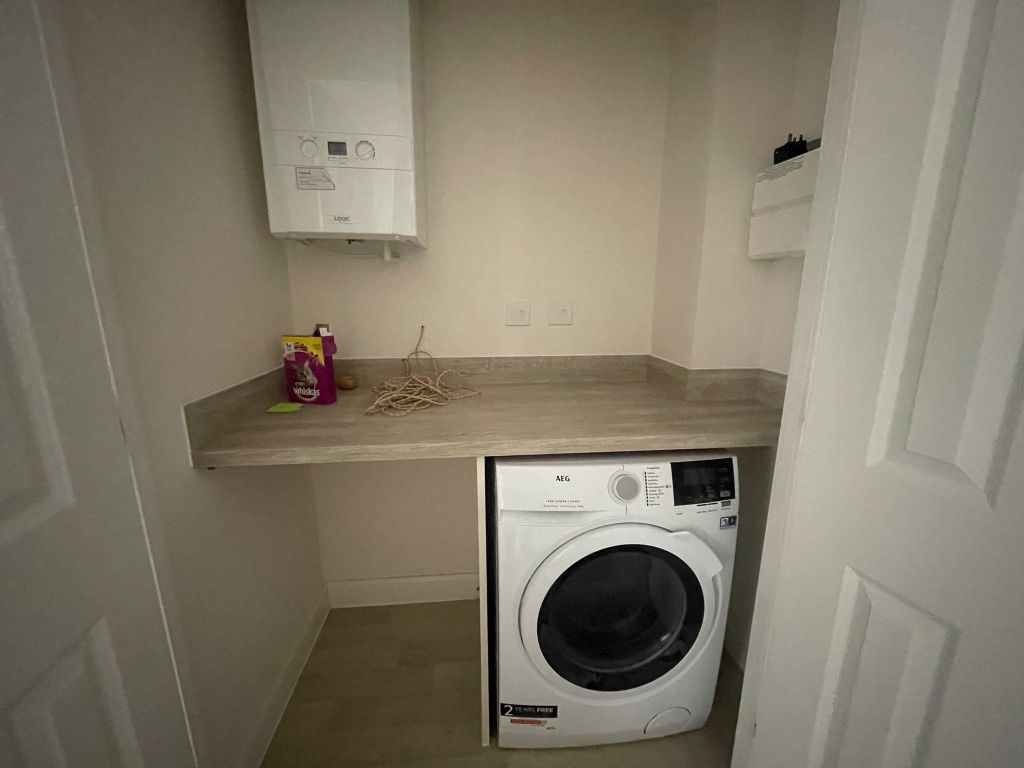 Property photo 3 of 12 Utility Room