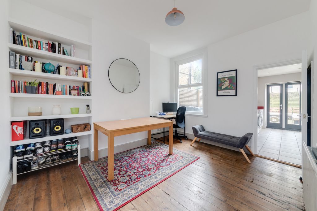 Property photo 3 of 12