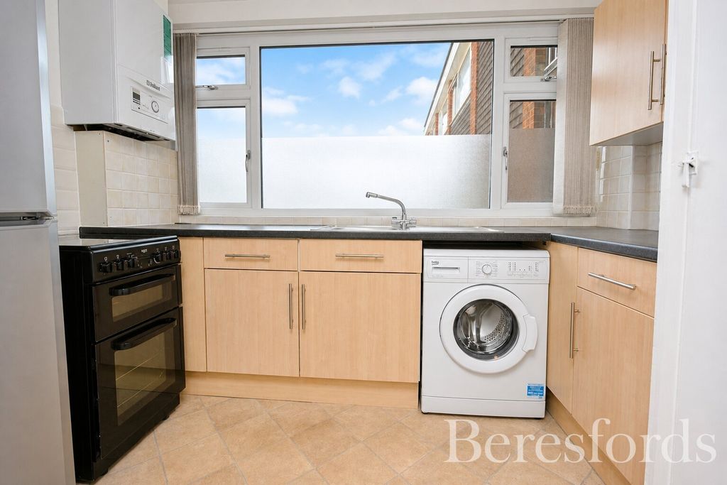 Property photo 2 of 6 Kitchen