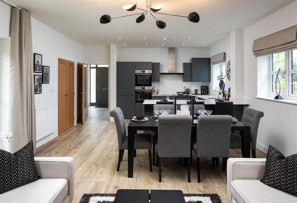 Property photo 2 of 9 Kitchen/Dining Room