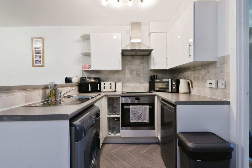 Property photo 3 of 15