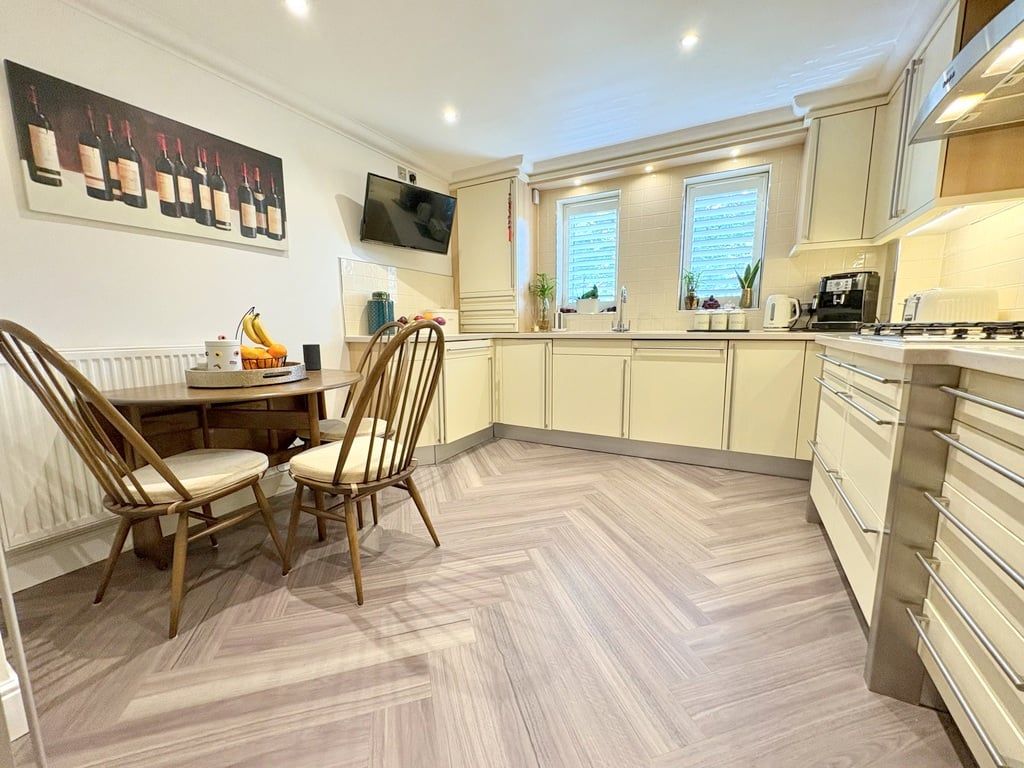 Property photo 2 of 33
