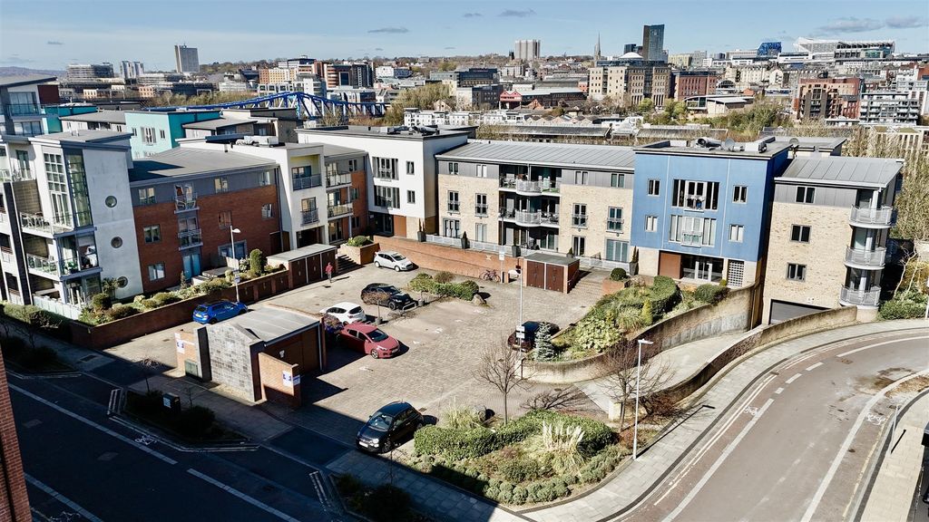 Property photo 1 of 19 External