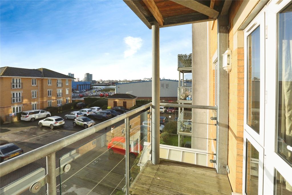 Property photo 2 of 16 Picture No. 18