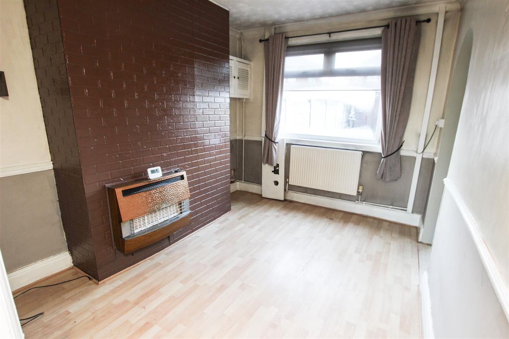 Property photo 2 of 11 Dining Room