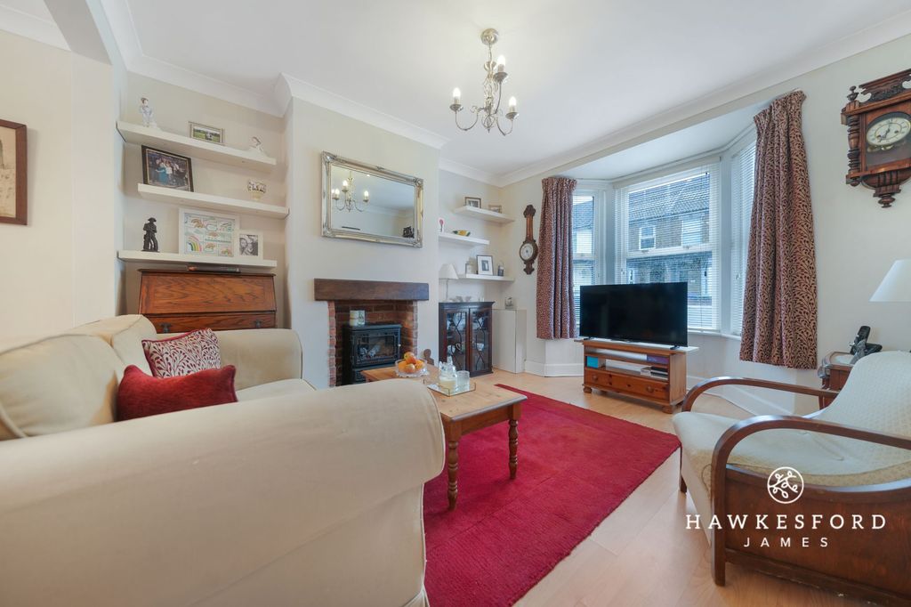 Property photo 2 of 13 Burley Road, Sittingbourne - Lounge