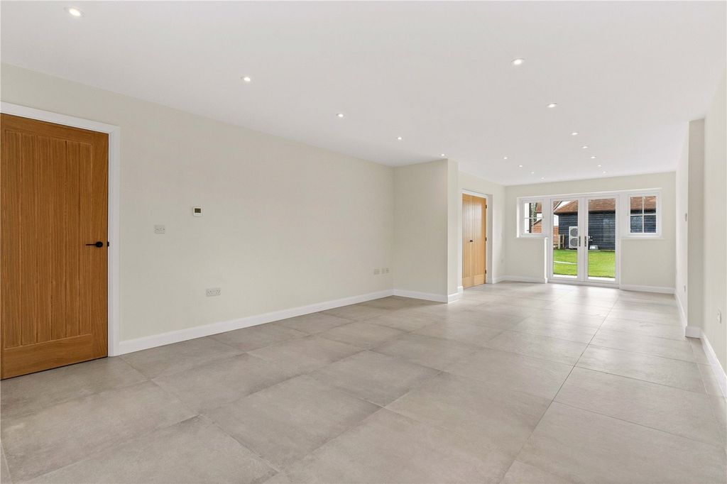 Property photo 3 of 17 Picture No. 06