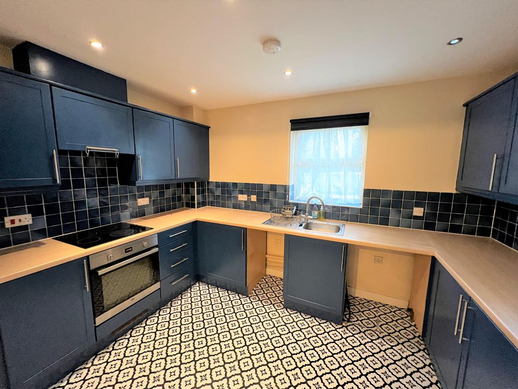 Property photo 2 of 10 Kitchen