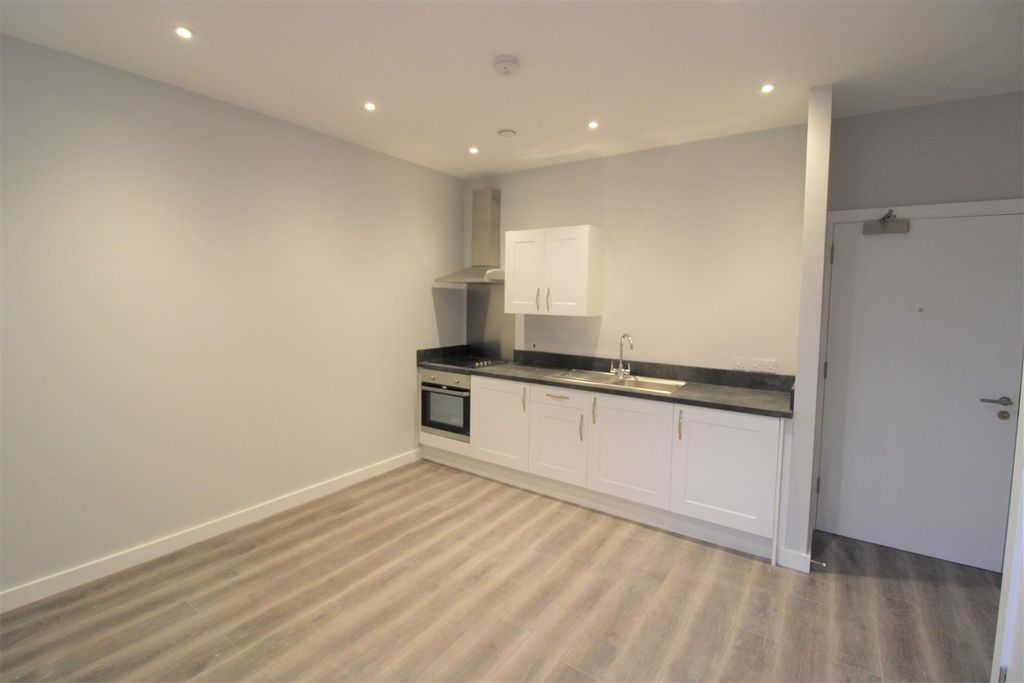 Property photo 3 of 7 Lounge / Kitchen