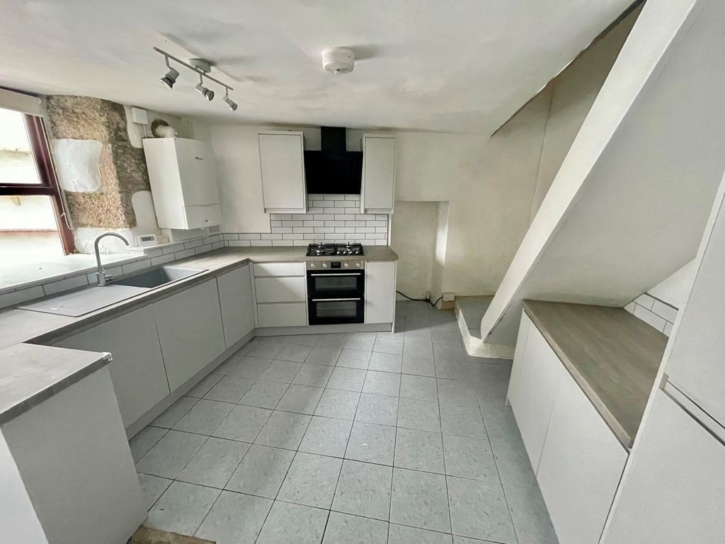 Property photo 3 of 6 Kitchen