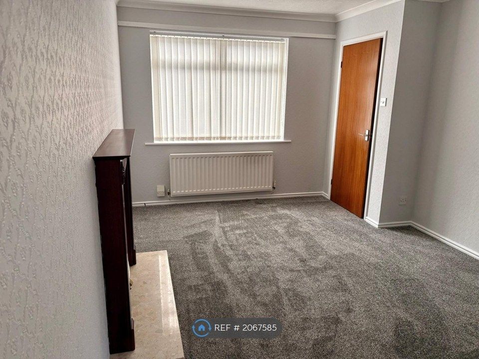 Property photo 3 of 15 Living Room