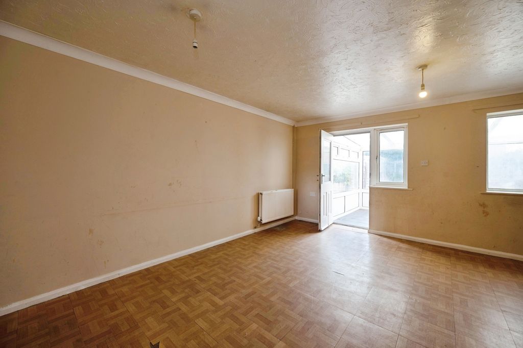 Property photo 3 of 8 Pbox-Img.Jpg
