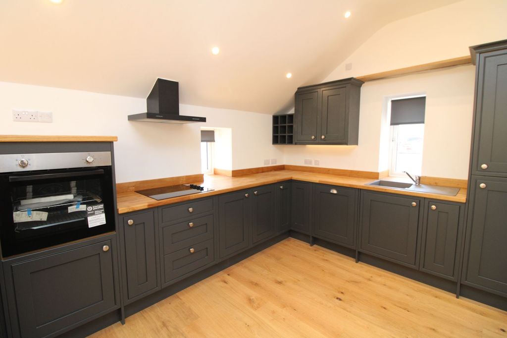 Property photo 2 of 20 Kitchen