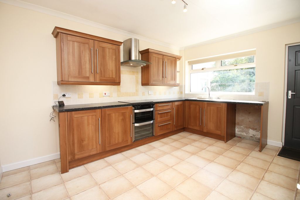Property photo 2 of 25