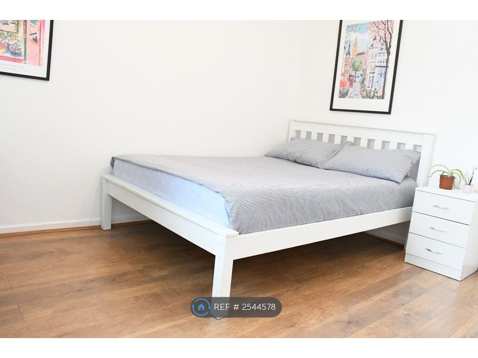 Property photo 1 of 8 Double Bedroom