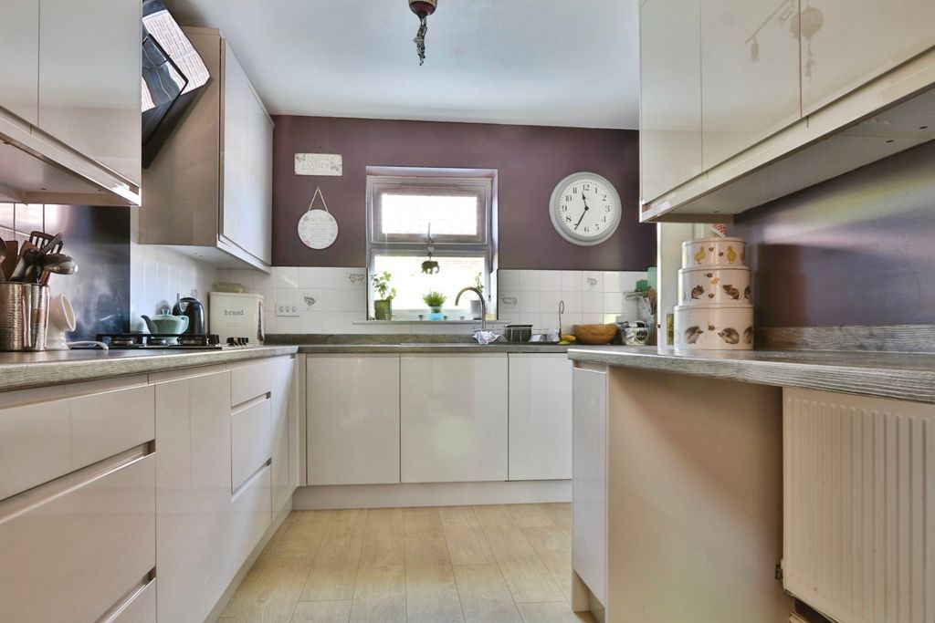 Property photo 3 of 21 4180955