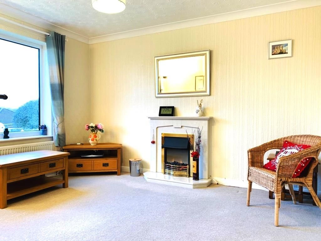 Property photo 3 of 9 Living Room