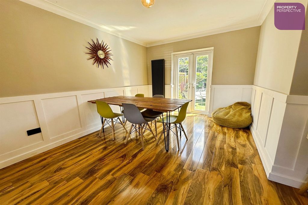 Property photo 3 of 15 Lounge