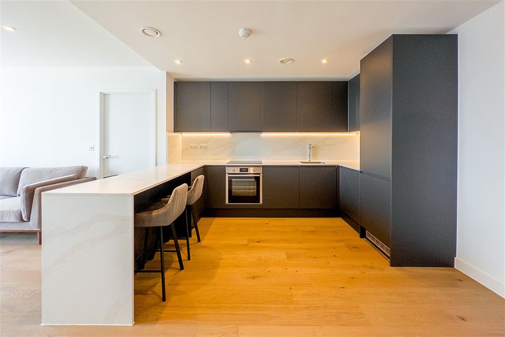 Property photo 3 of 17 (Main)