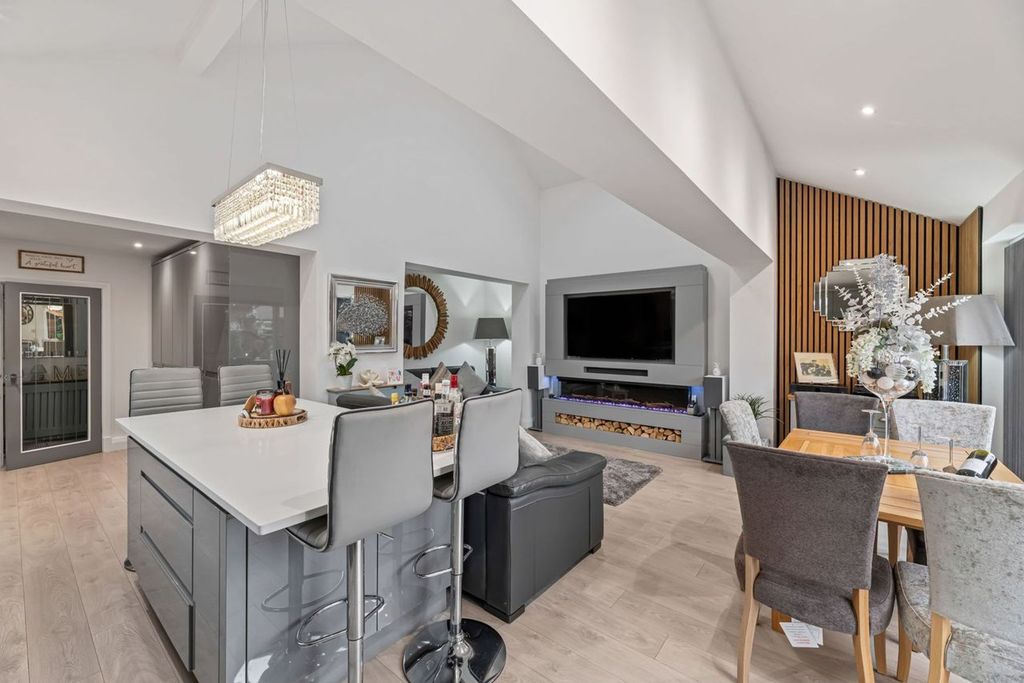 Property photo 2 of 18 Kitchen/Diner