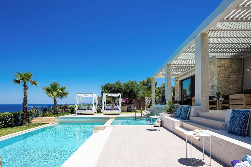 Property photo 2 of 27