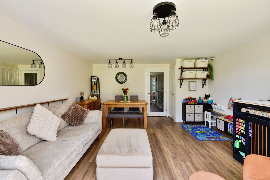 Property photo 3 of 24 Pbox-Img.Jpg