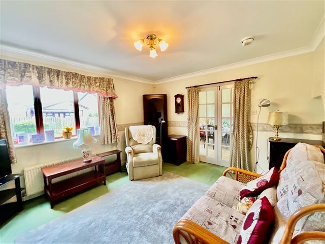 Property photo 3 of 19 Lounge