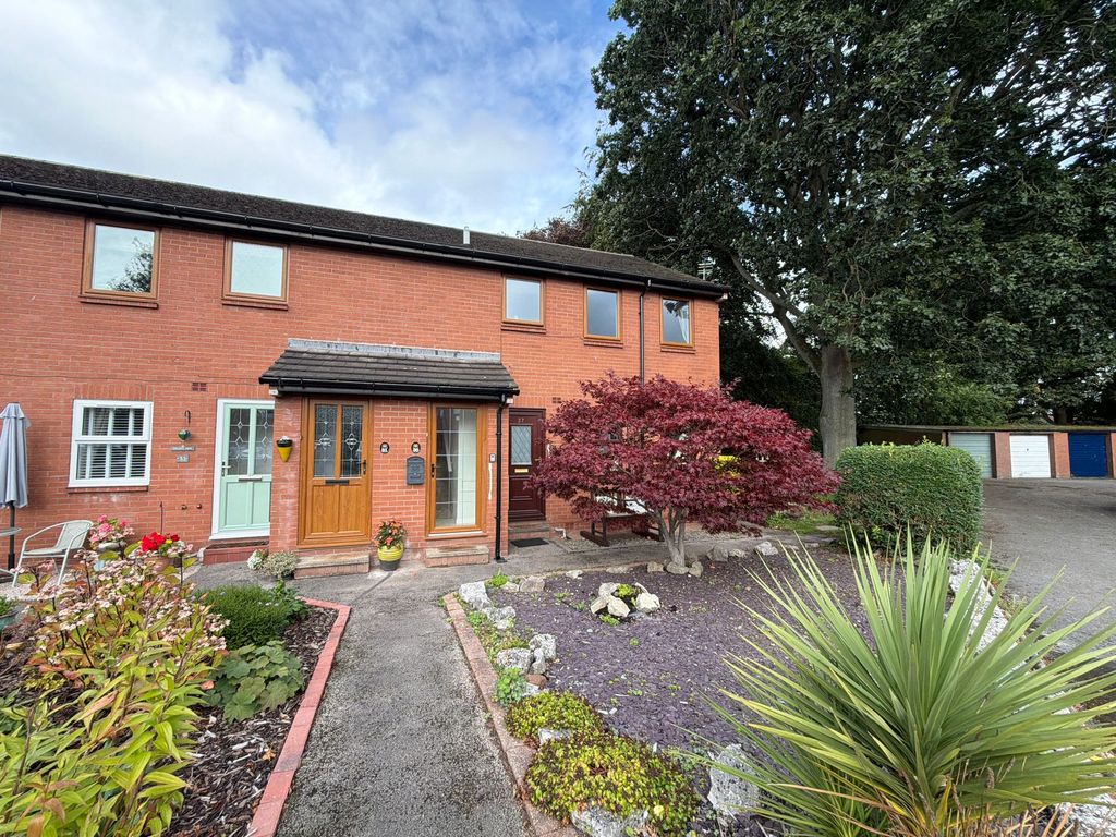 Property photo 1 of 8 Glebe Close