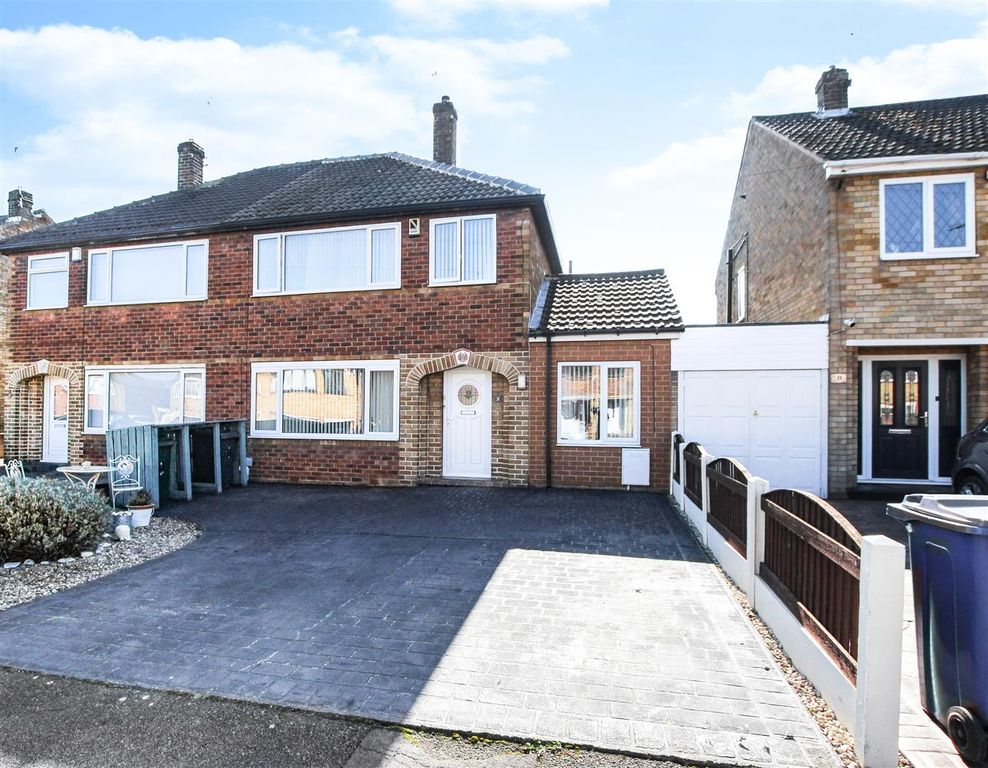 Property photo 1 of 17 Front