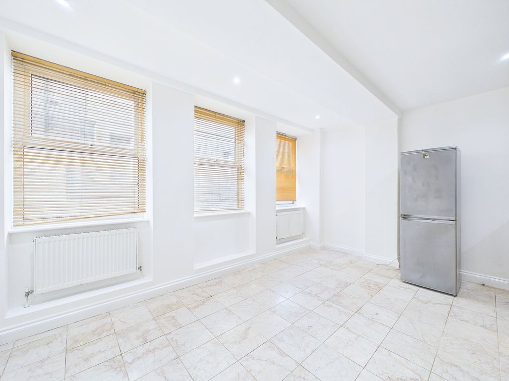 Property photo 3 of 6 Cam01909G0-Pr0473-Still003