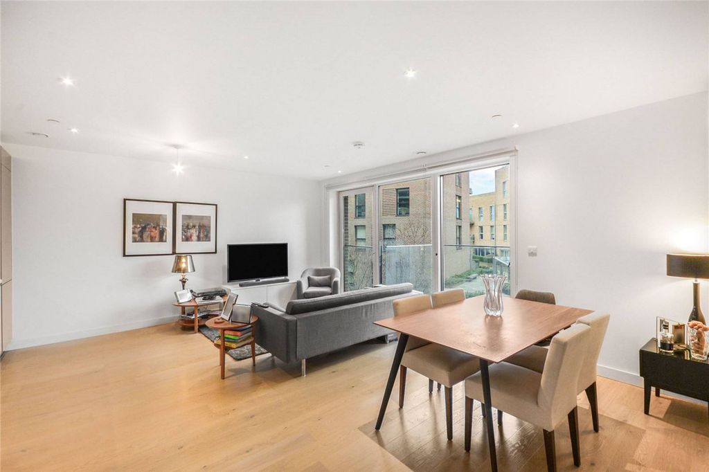 Property photo 2 of 8