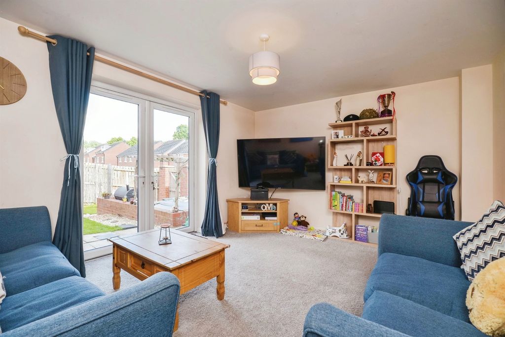 Property photo 2 of 17