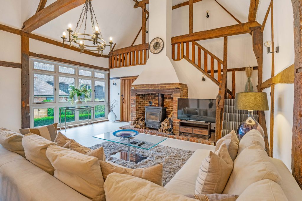 Property photo 2 of 15 Sitting 2