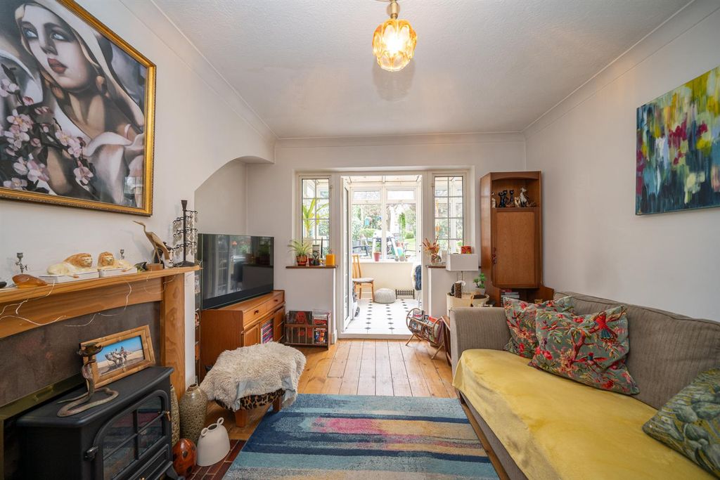 Property photo 2 of 25 Lounge