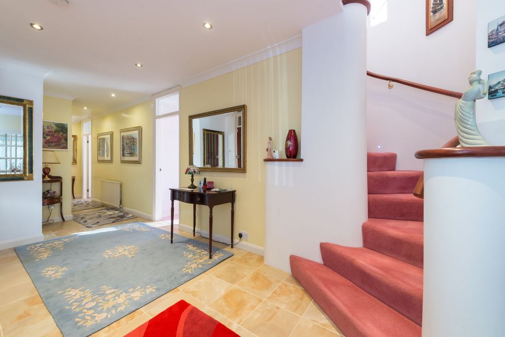 Property photo 3 of 28 Picture No. 15