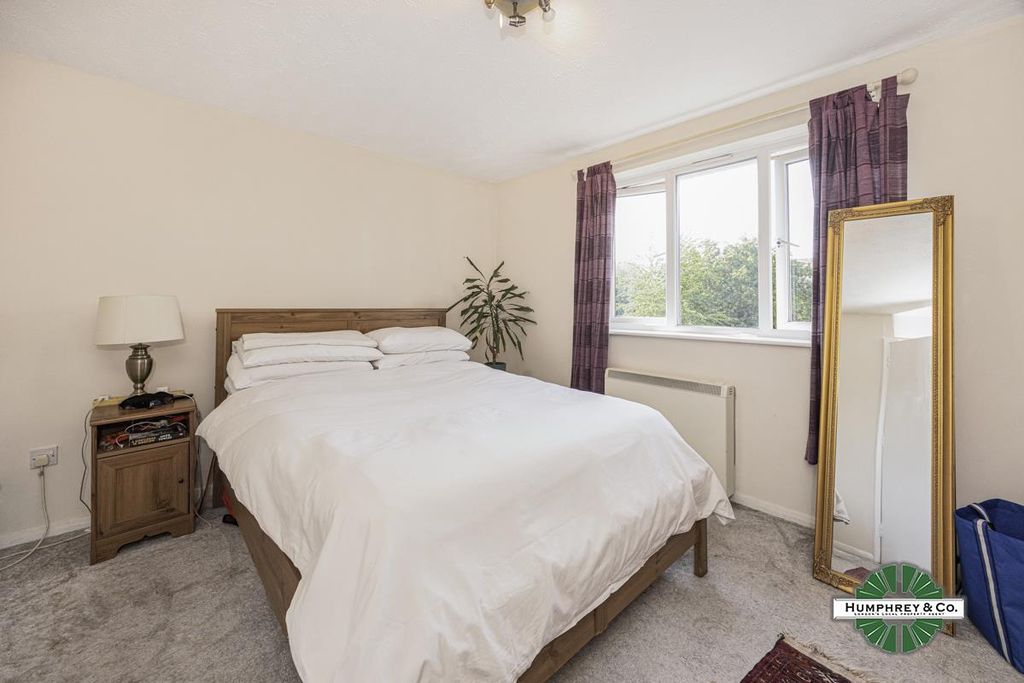 Property photo 2 of 11 Greenacre Gardens (1).Jpg