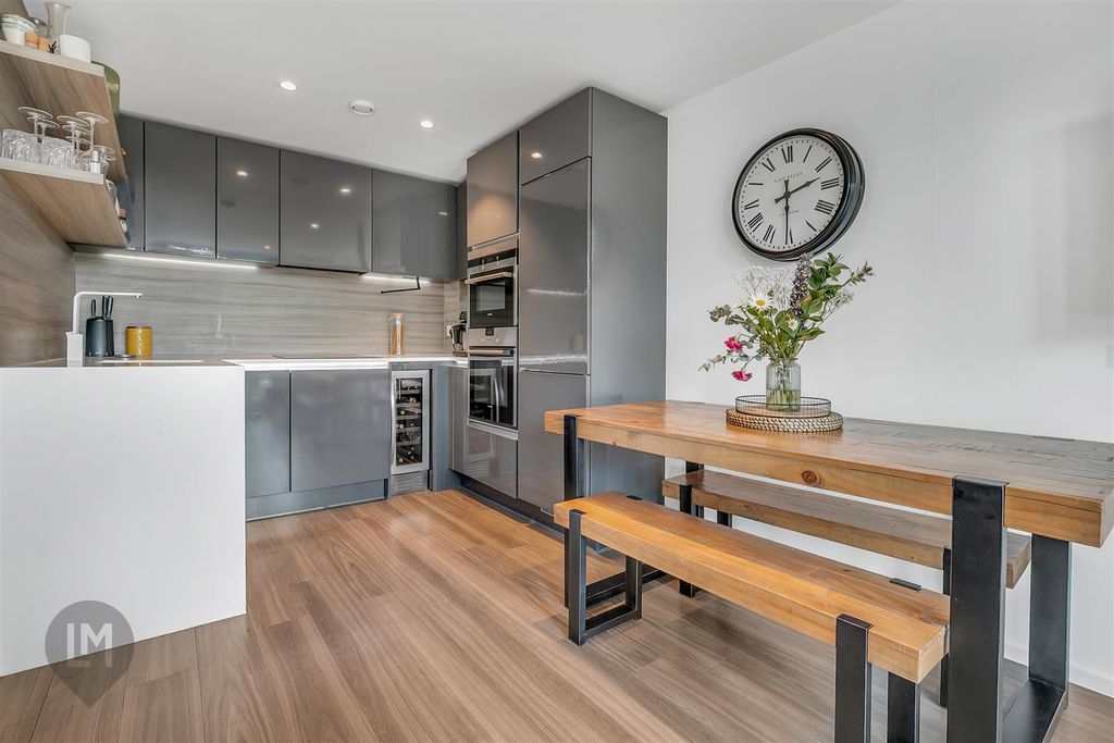 Property photo 2 of 7 Kitchen/Dining