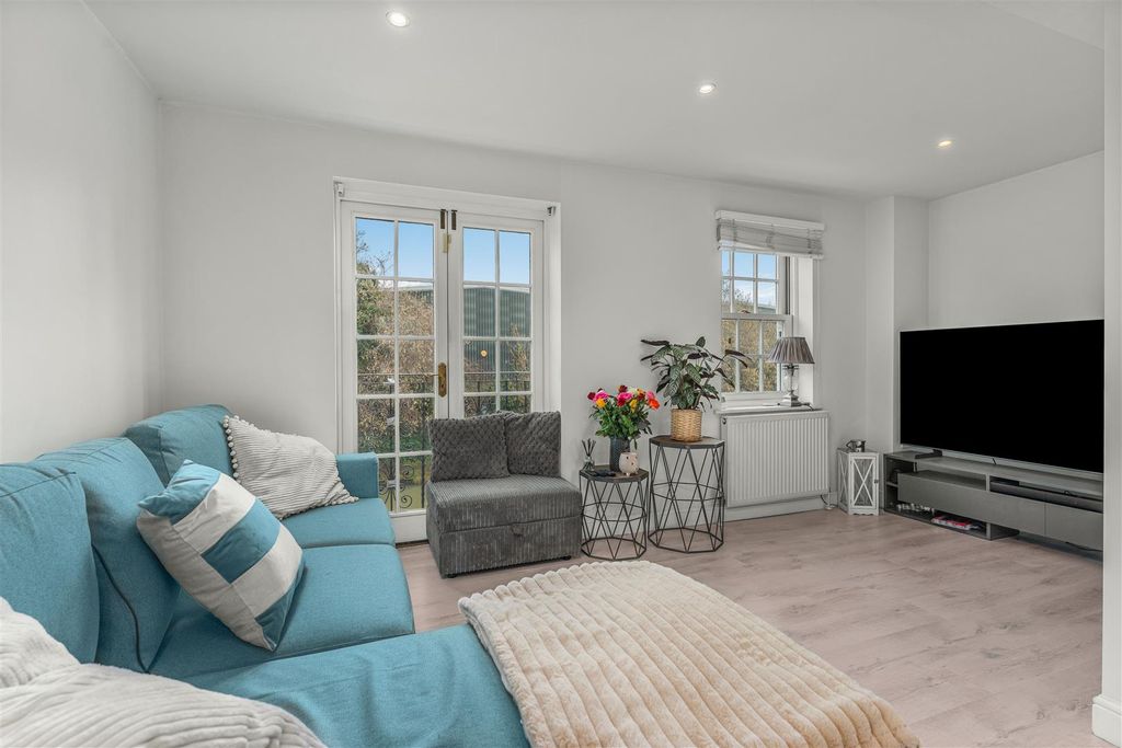 Property photo 2 of 13 1 Cherwell Wharf, Banbury-4.Jpg