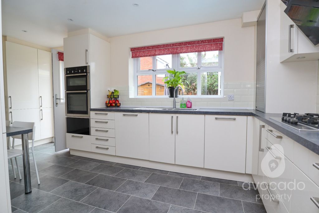 Property photo 3 of 17 4470386